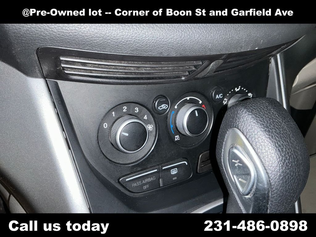 Used 2013 Black Ford SE image 19