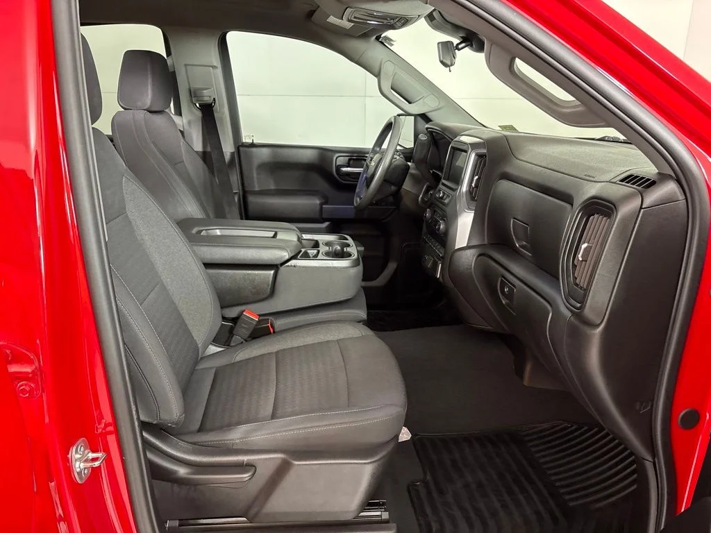 Used 2025 Red Chevrolet Custom image 18
