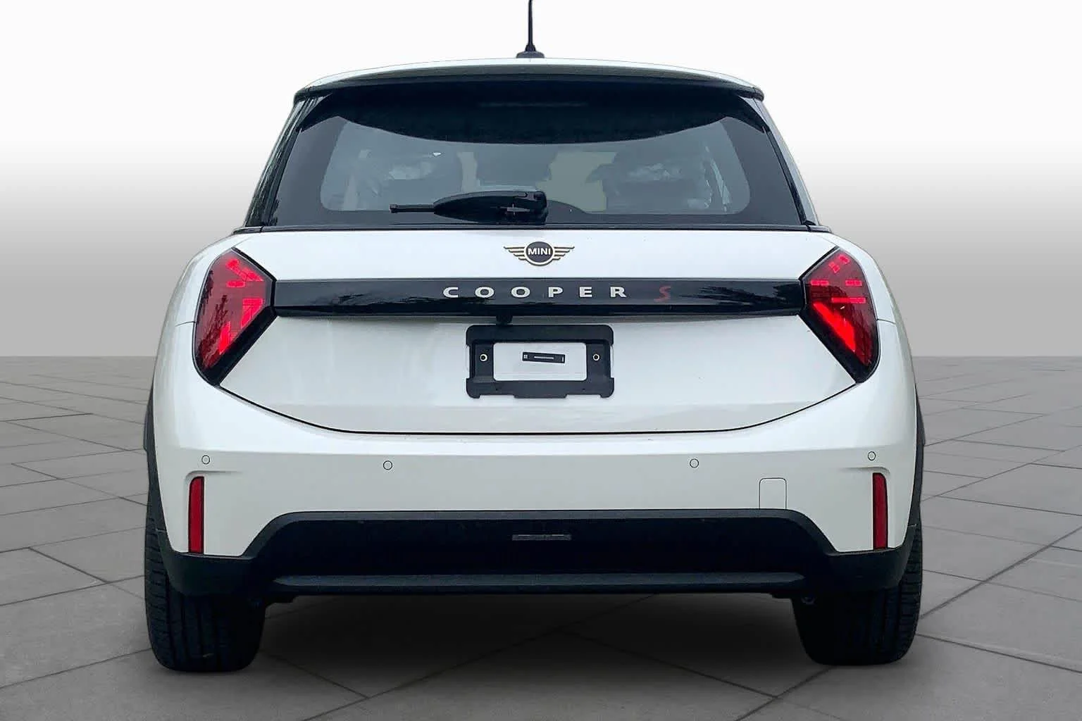 New 2026 Nanuq White Metallic MINI Iconic image 4