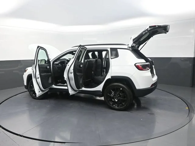 New 2026 Bright White Clear-Coat Exterior Paint Jeep Latitude image 36