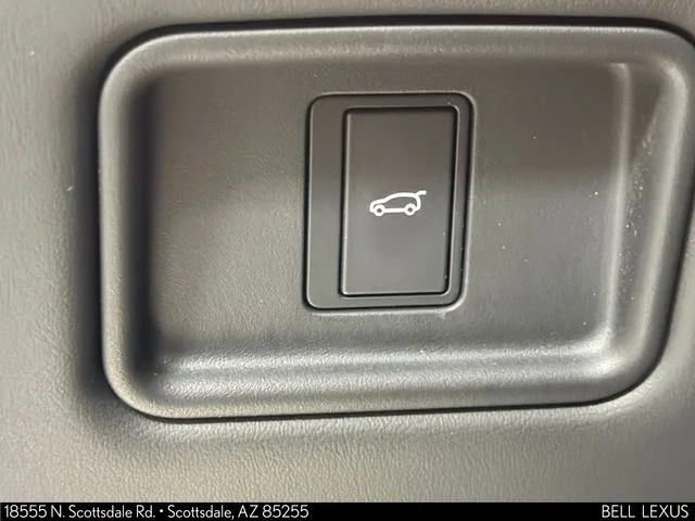 Used 2023  Land Rover SE Dynamic image 20