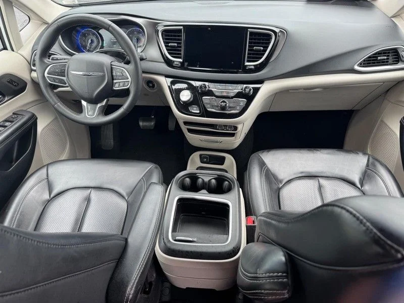 Used 2023 White Chrysler Touring L image 13