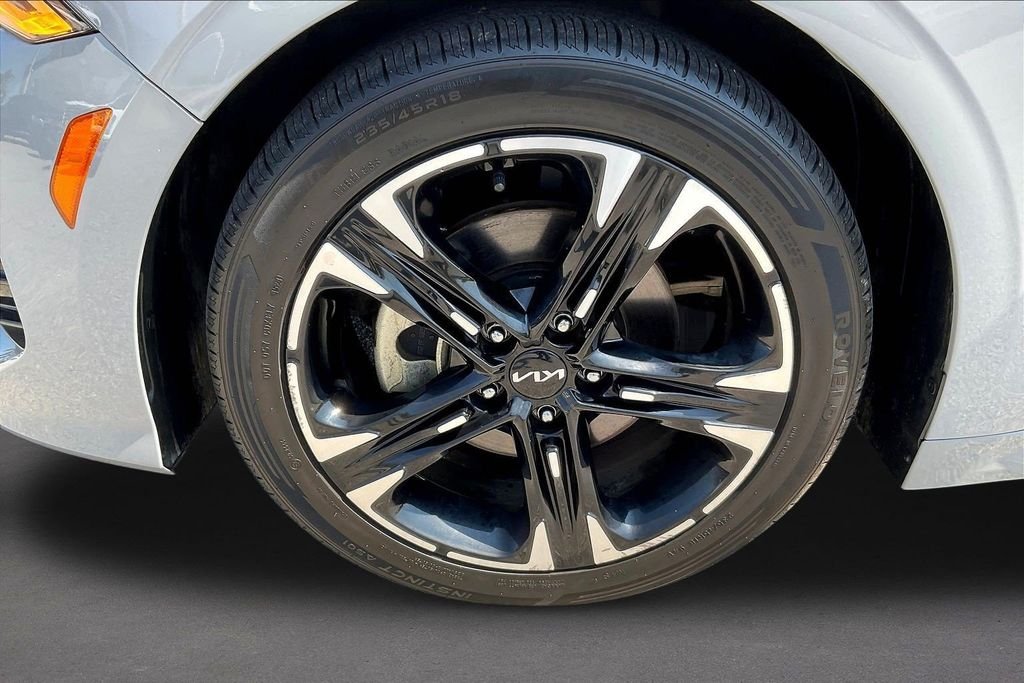 Used 2024 Wolf Gray Kia GT-Line image 34