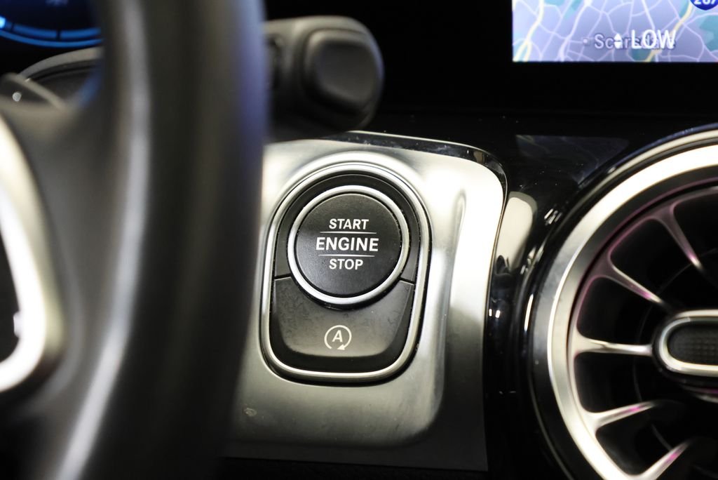 Used 2022 Mountain Gray Metallic Mercedes-Benz GLB 250 image 24