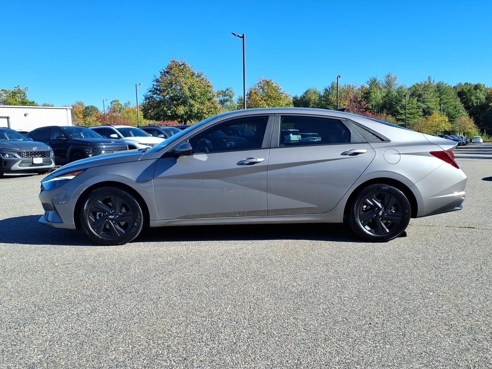 Certified Used 2023 Fluid Metal Hyundai SEL image 8