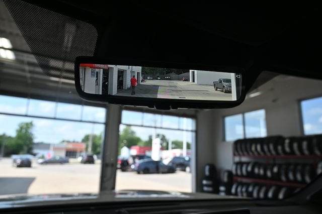 New 2026 Wind Chill Pearl <sup>1</sup> Toyota  Platinum image 17