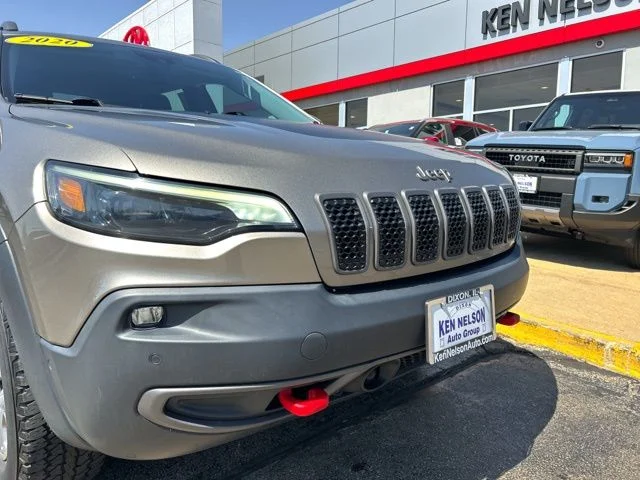 Used 2020 Beige Jeep Trailhawk image 4