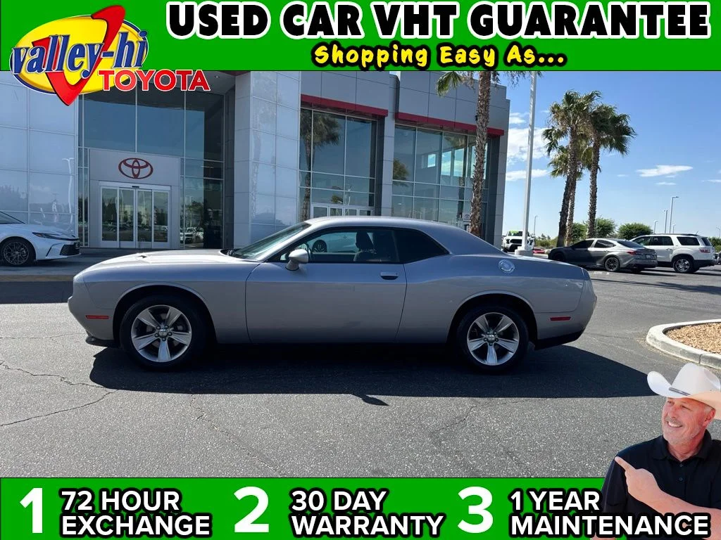Used 2017 Silver Dodge SXT image 1