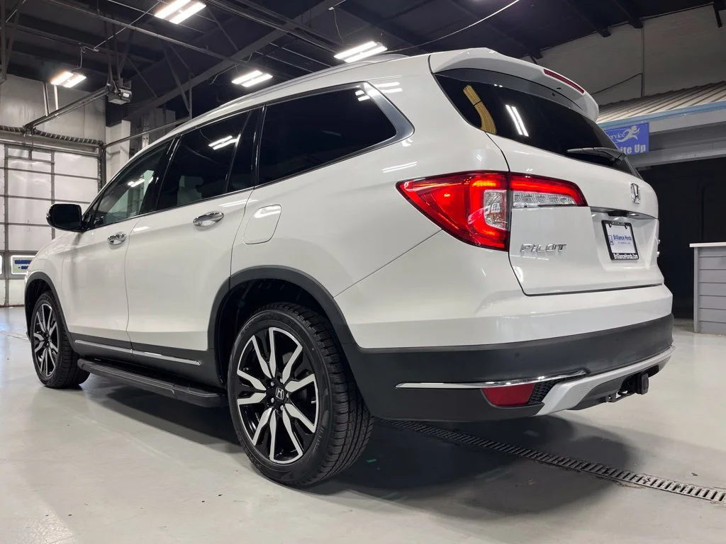Certified Used 2020 Platinum White Pearl Honda Touring image 5