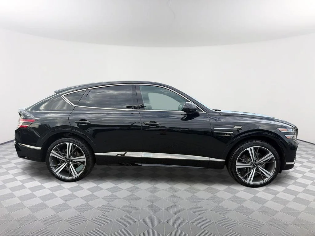 Used 2025 Black Genesis 3.5T e-SC image 4