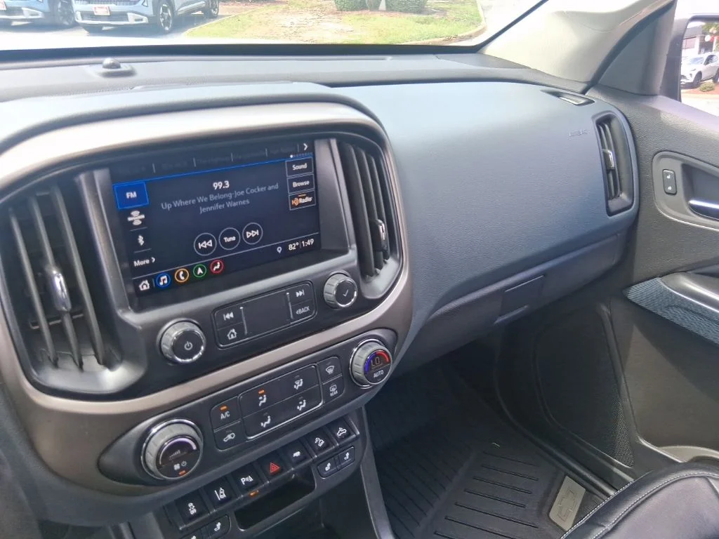 Used 2022 White Chevrolet Z71 image 14