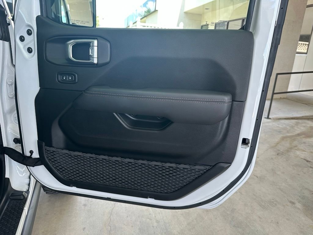 Used 2022 White Jeep Unlimited Rubicon 392 image 34