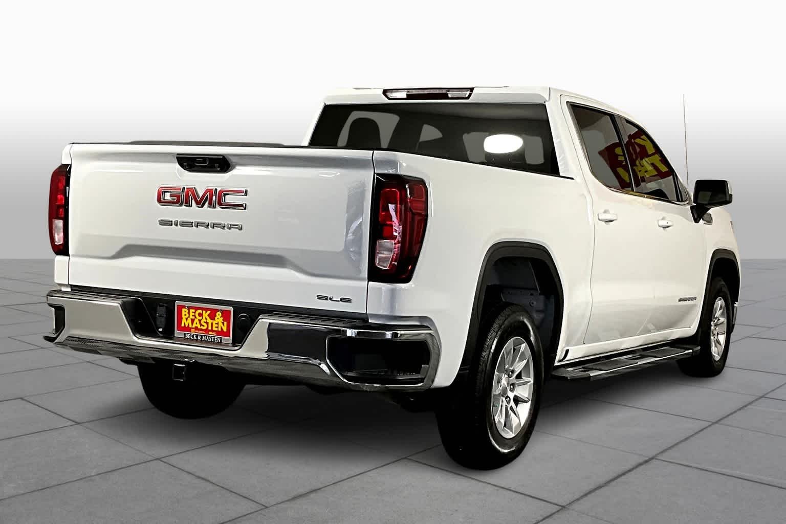 Used 2023 Summit White GMC SLE image 13