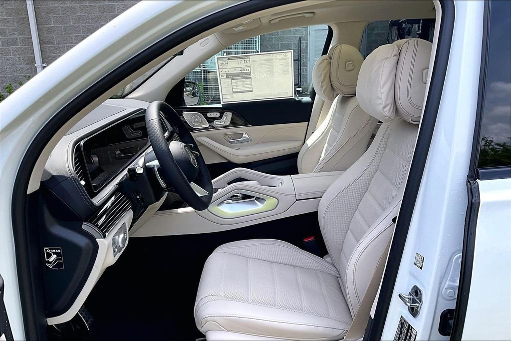 New 2026 MANUFAKTUR Moonlight White Metallic Mercedes-Benz GLS 450 image 9