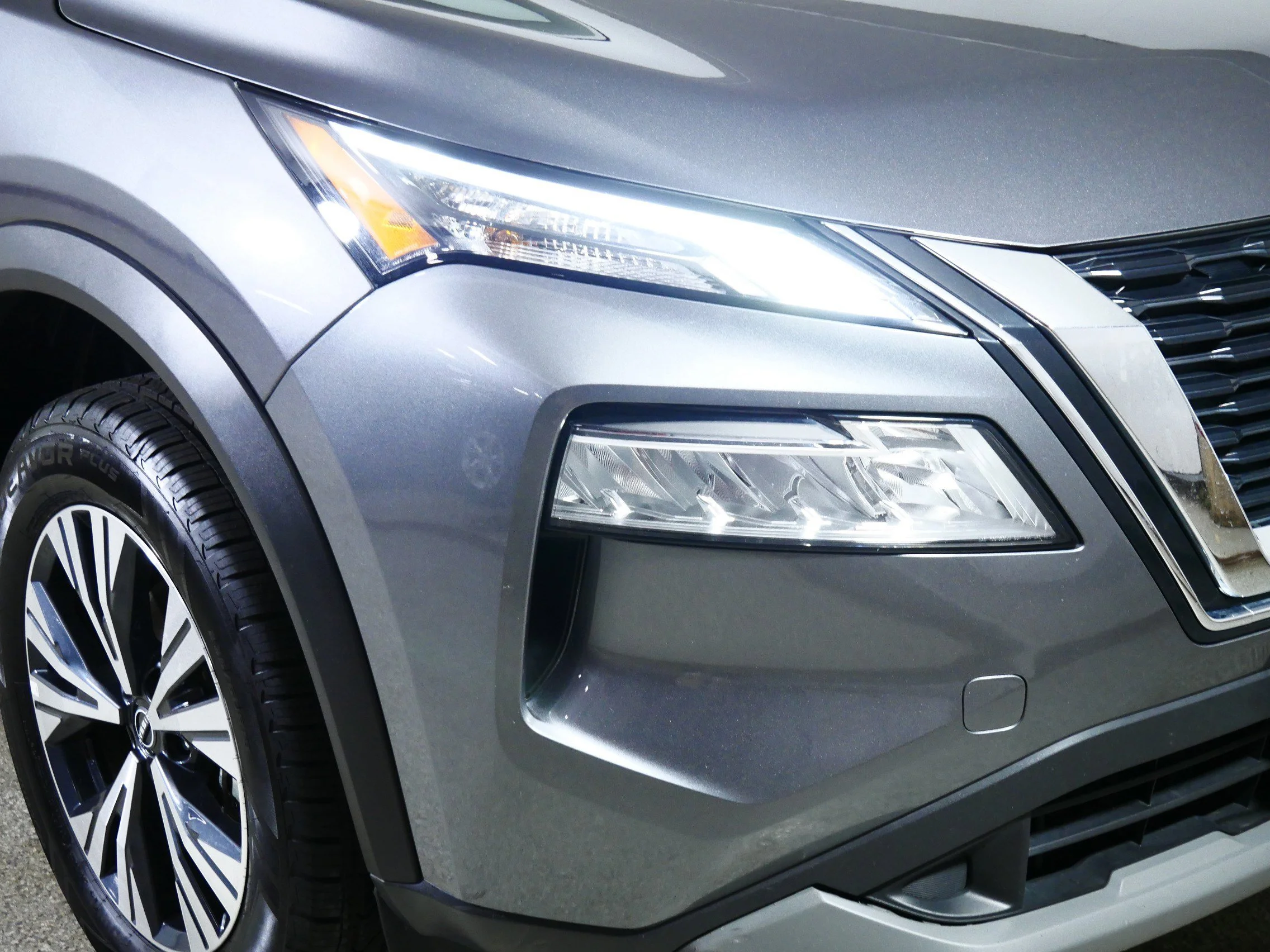 Used 2022 Gun Metallic Nissan SV image 16