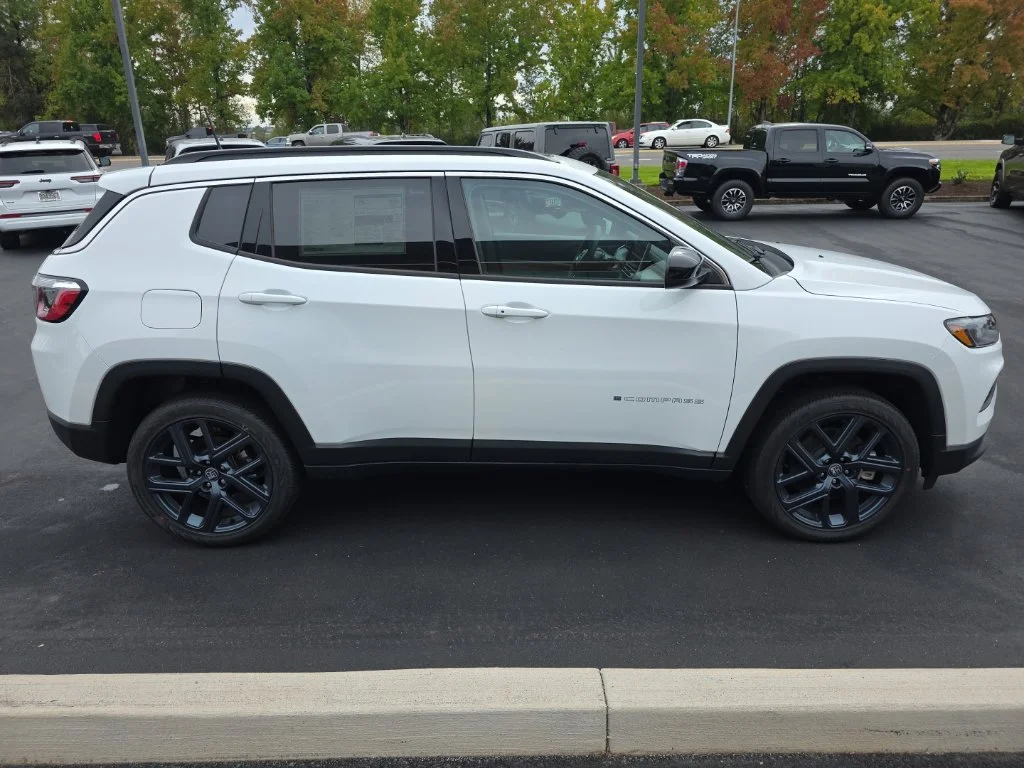 New 2026 Bright White Clear-Coat Exterior Paint Jeep  image 6