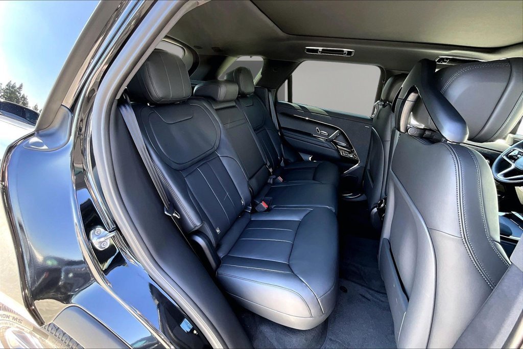 New 2027 SANTORINI BLACK Land Rover SE image 10