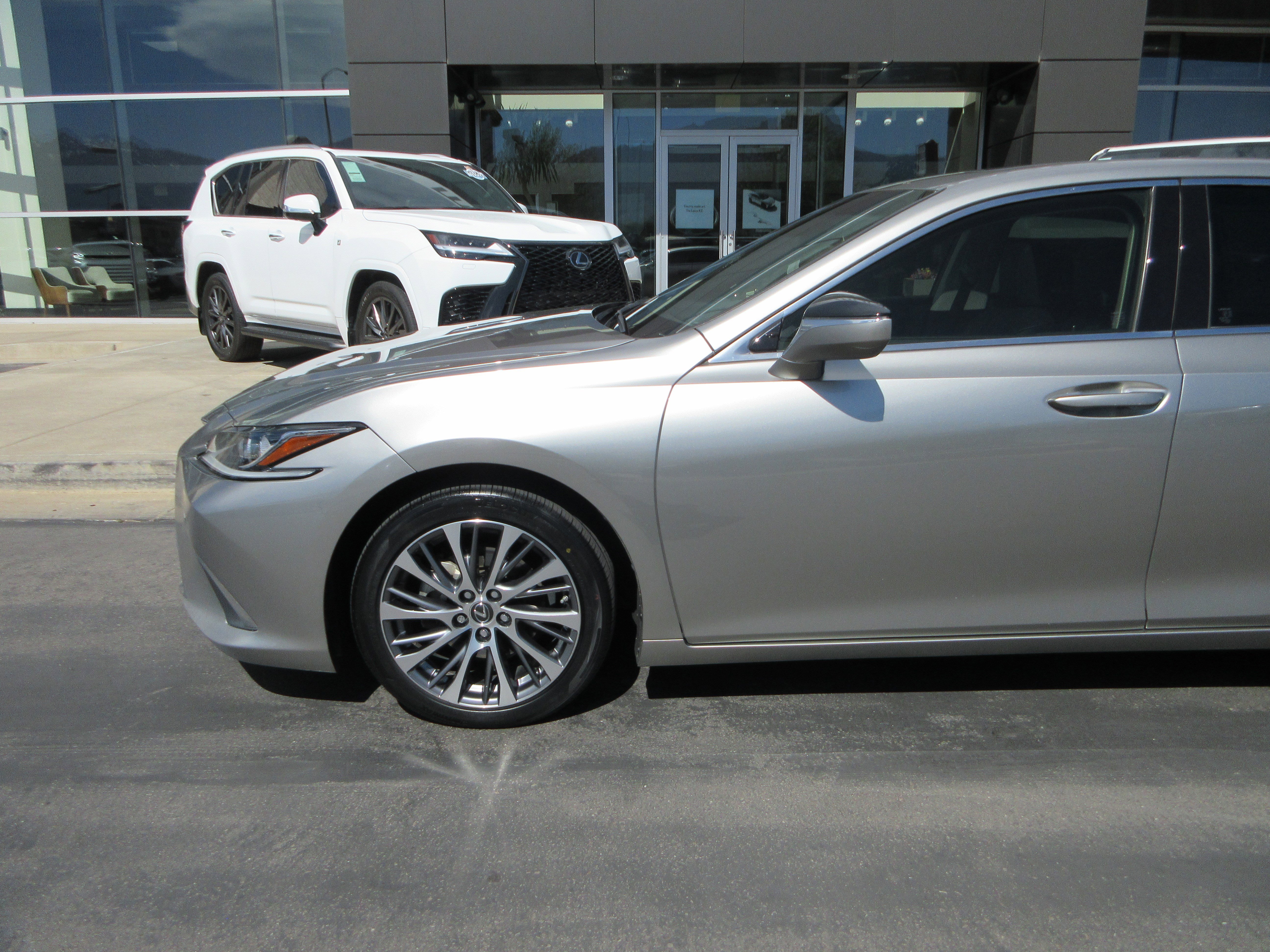 Used 2019 Atomic Silver Lexus 300h image 2