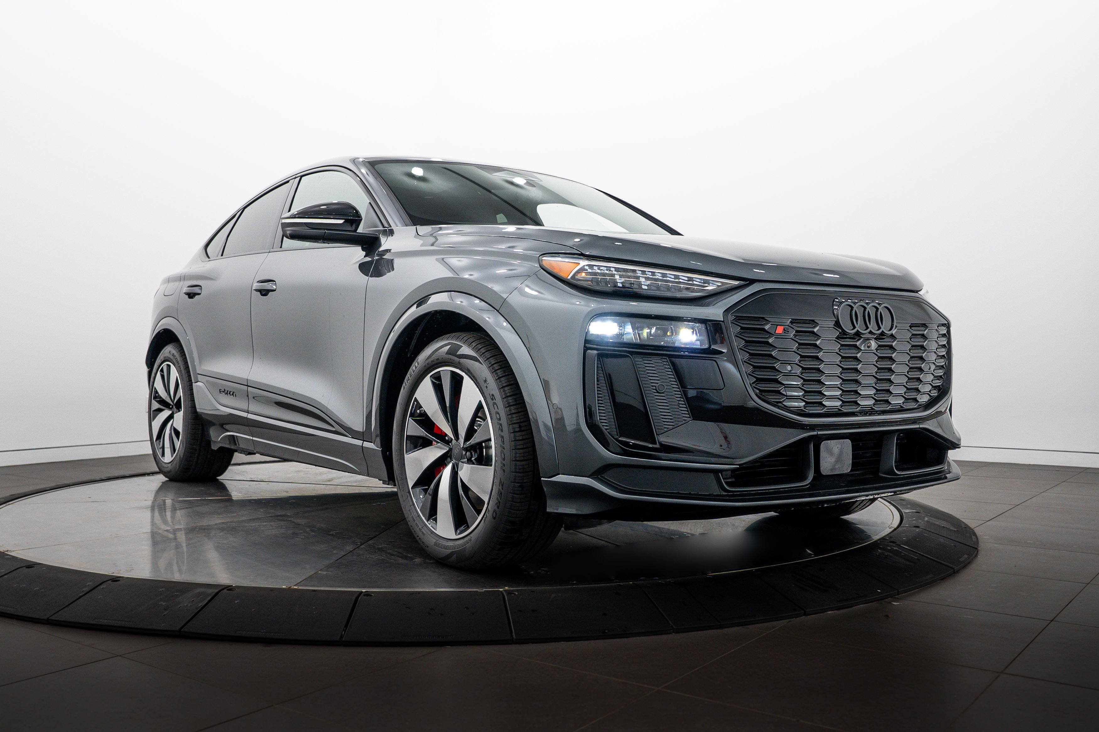 2027 Audi SQ6 Sportback e-tron Prestige quattro's photo