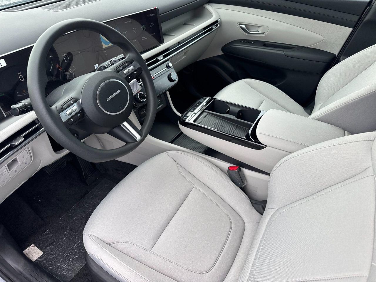 New 2025 Silver Hyundai SEL image 9