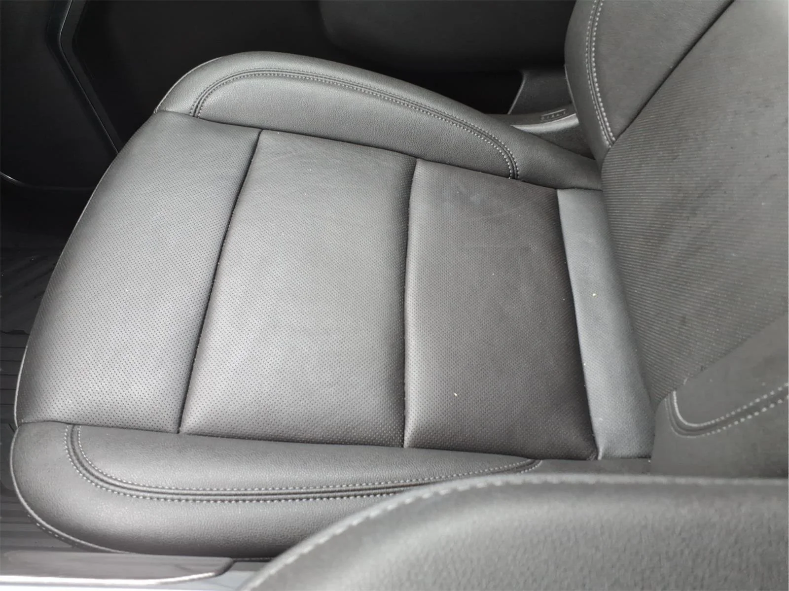 Used 2025 Black Chevrolet LTZ image 27