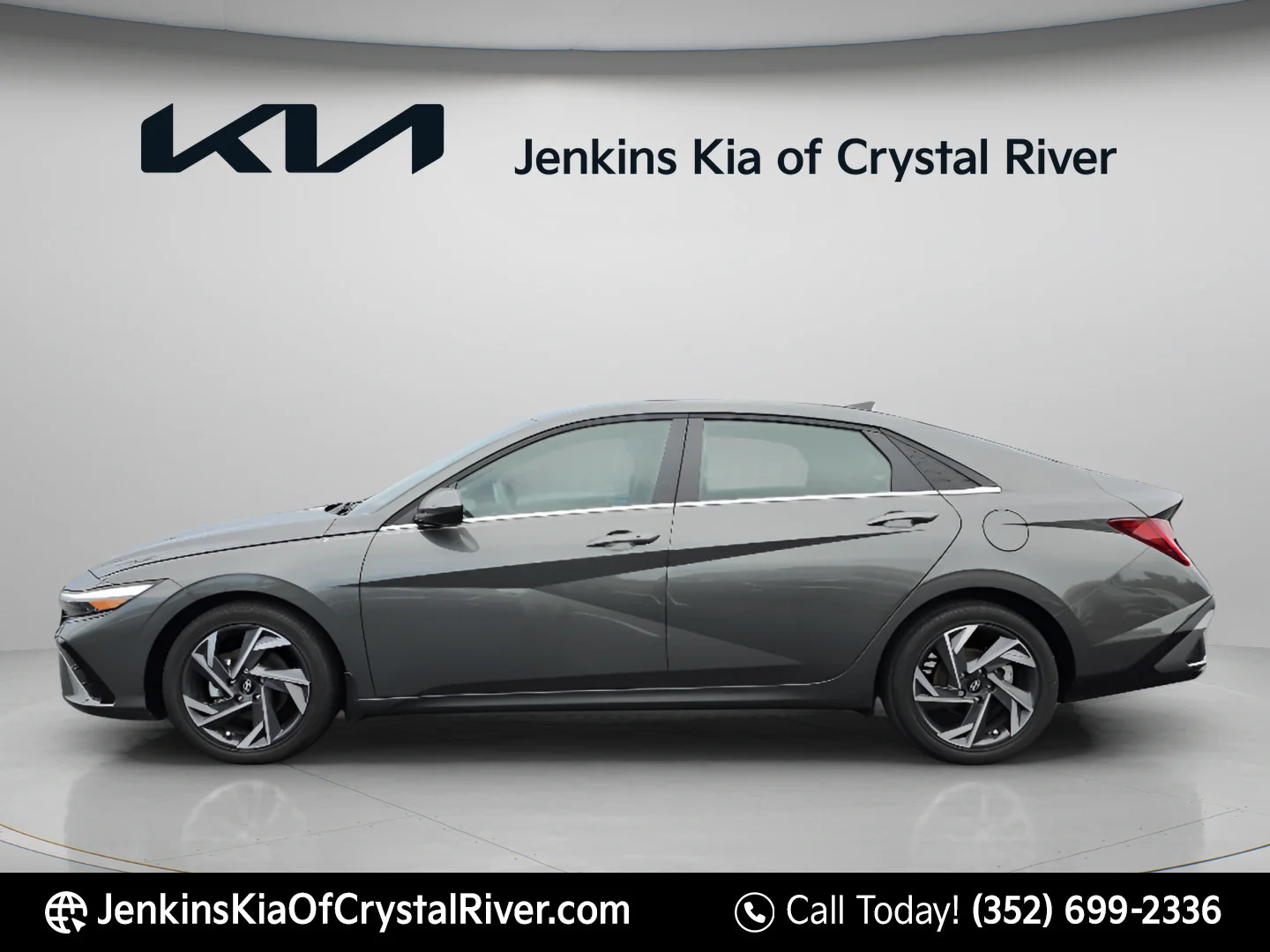 Used 2025 Amazon Gray Hyundai SEL Convenience image 8