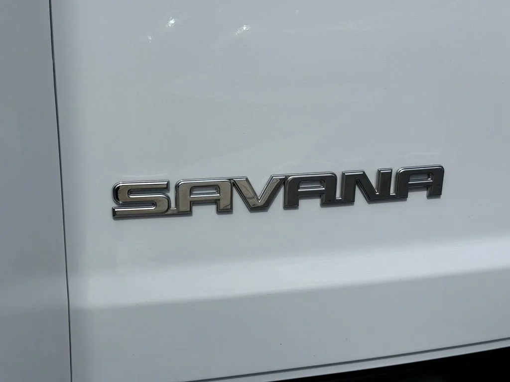 Used 2025 Summit White GMC Work Van image 18