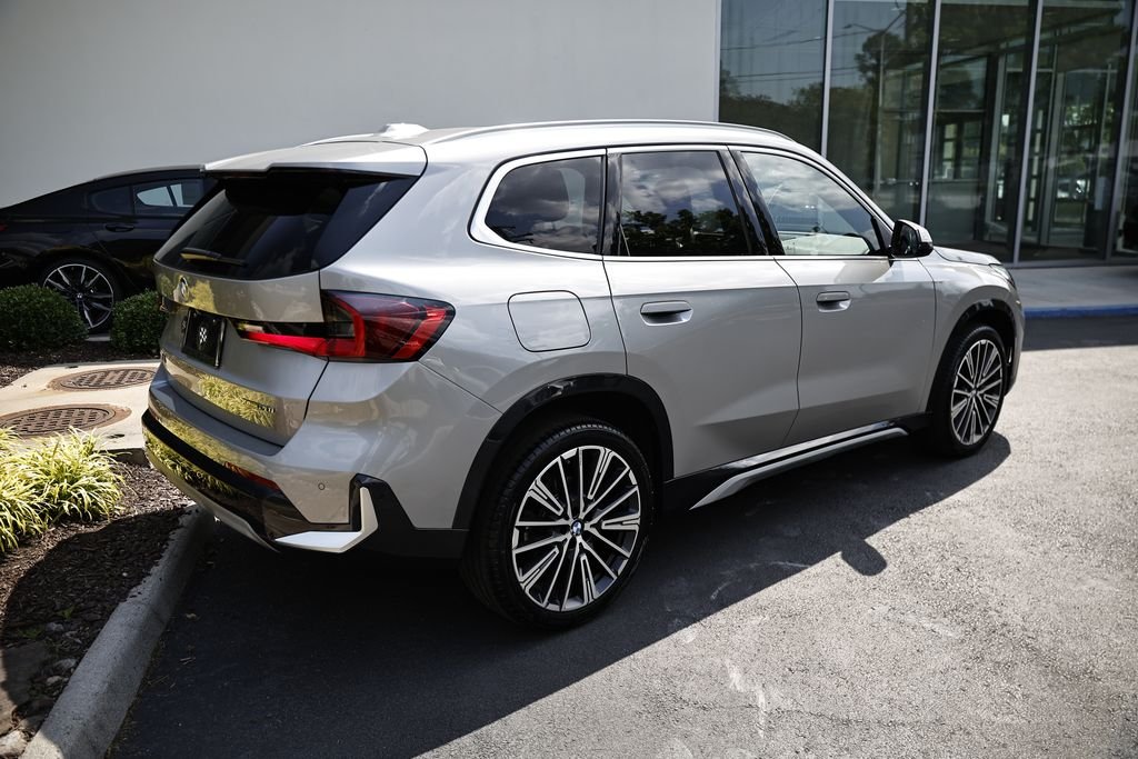 Used 2025 Space Silver Metallic BMW xDrive28i image 5