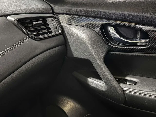Used 2017 Magnetic Black Nissan SL image 33