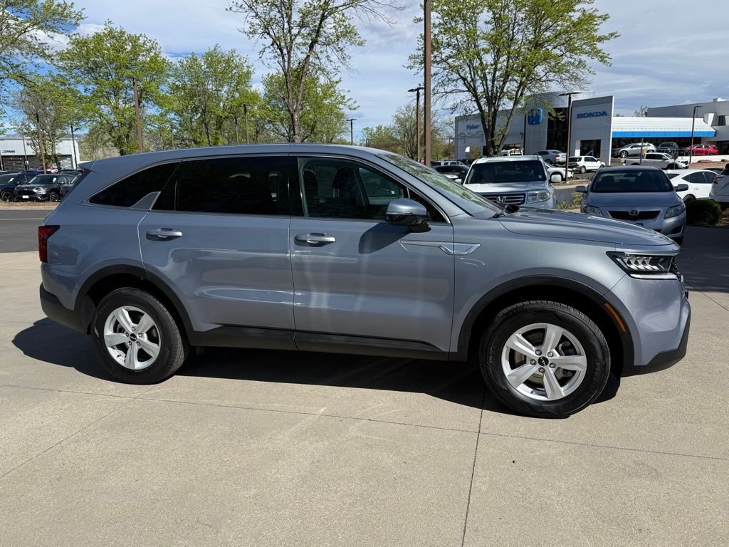Used 2022 Silver Kia LX image 3