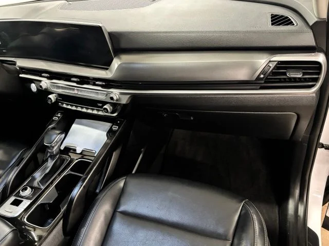 Used 2024 White Kia S image 21