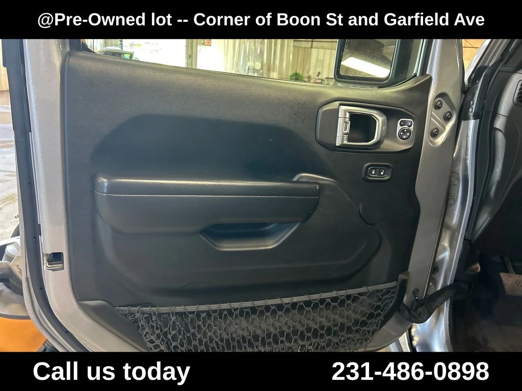 Used 2021 Silver Jeep Unlimited Rubicon image 15