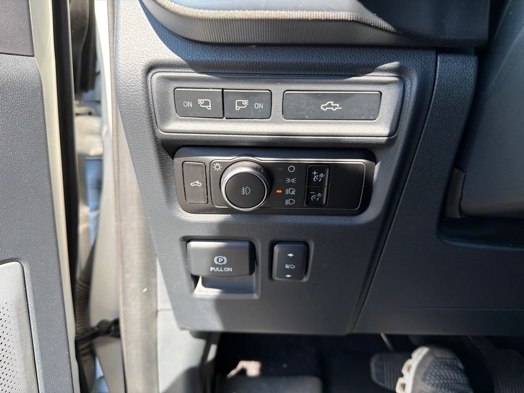 Used 2023 White Ford Platinum image 35