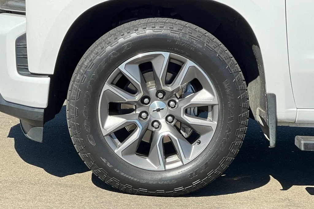 Used 2019 White Chevrolet RST image 28