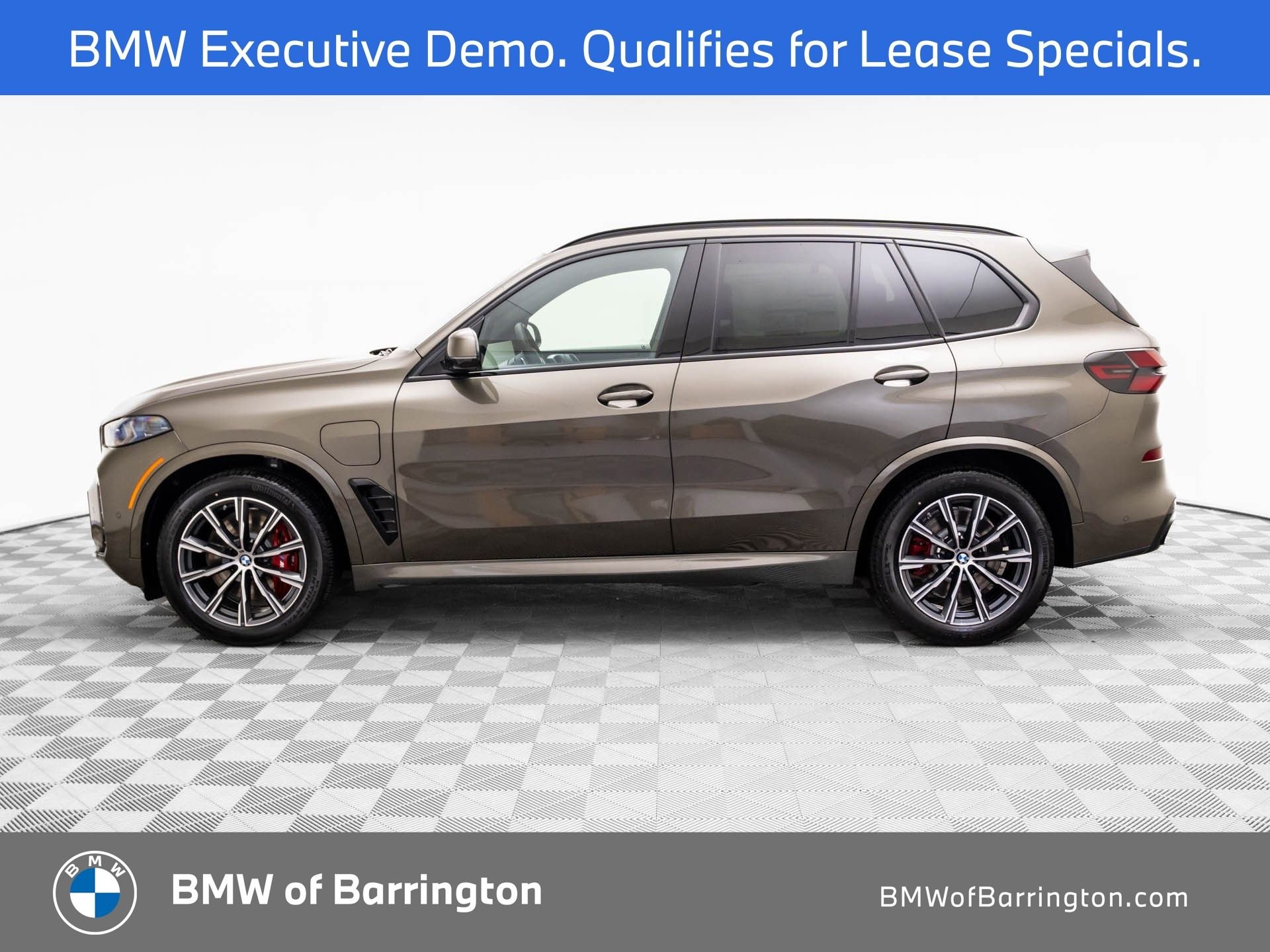 New 2026 Manhattan Green Metallic BMW xDrive50e image 2