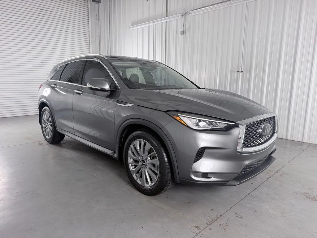 Used 2023 Gray INFINITI LUXE image 3