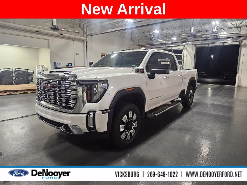 Used 2025 White GMC Denali image 1