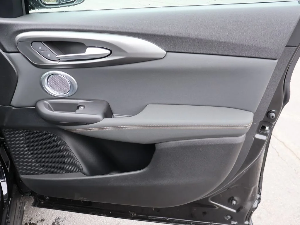New 2025 Alfa Black Alfa Romeo Base image 13