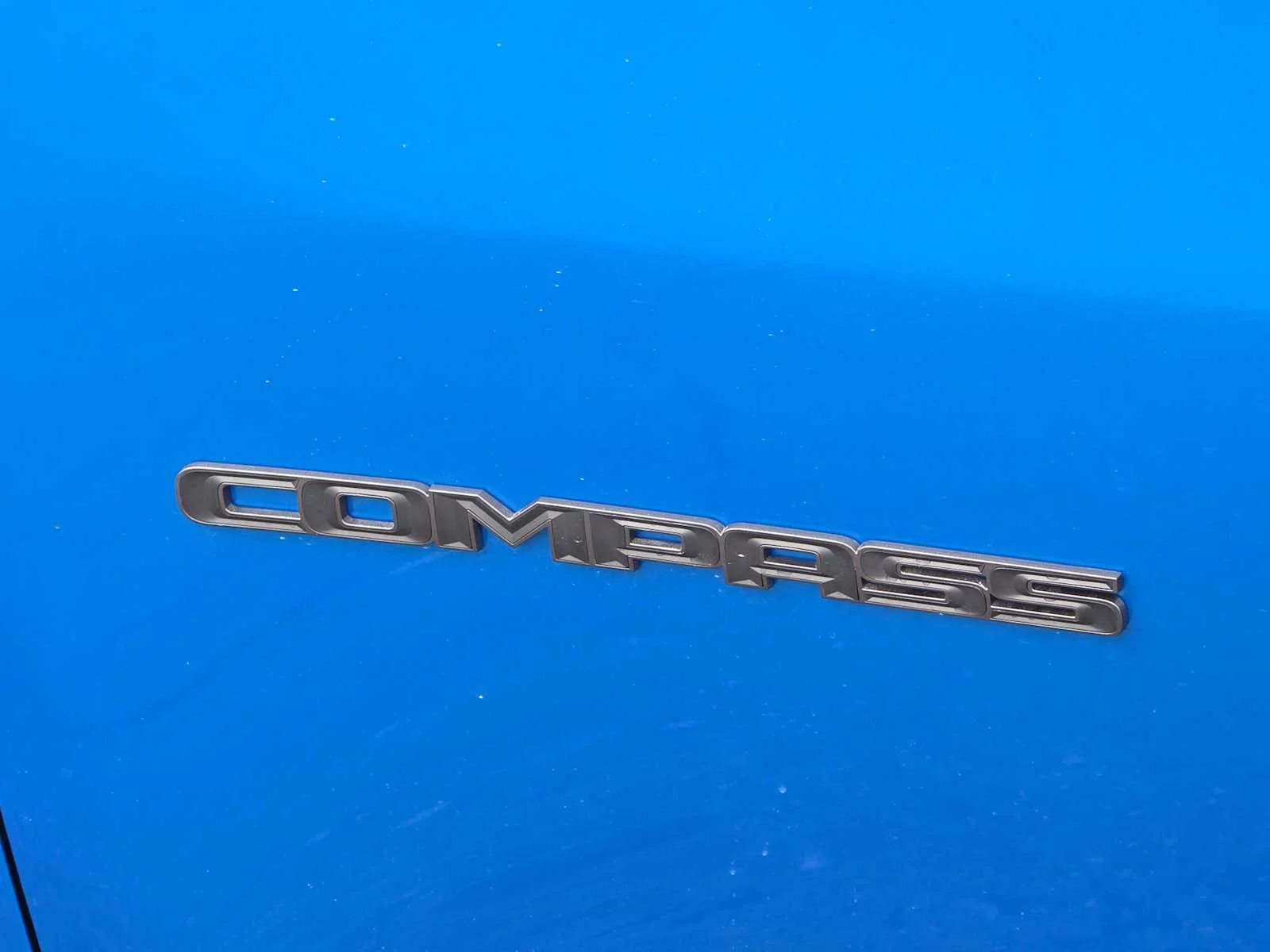 New 2026 Hydro Blue Pearl-Coat Exterior Paint Jeep Latitude image 12