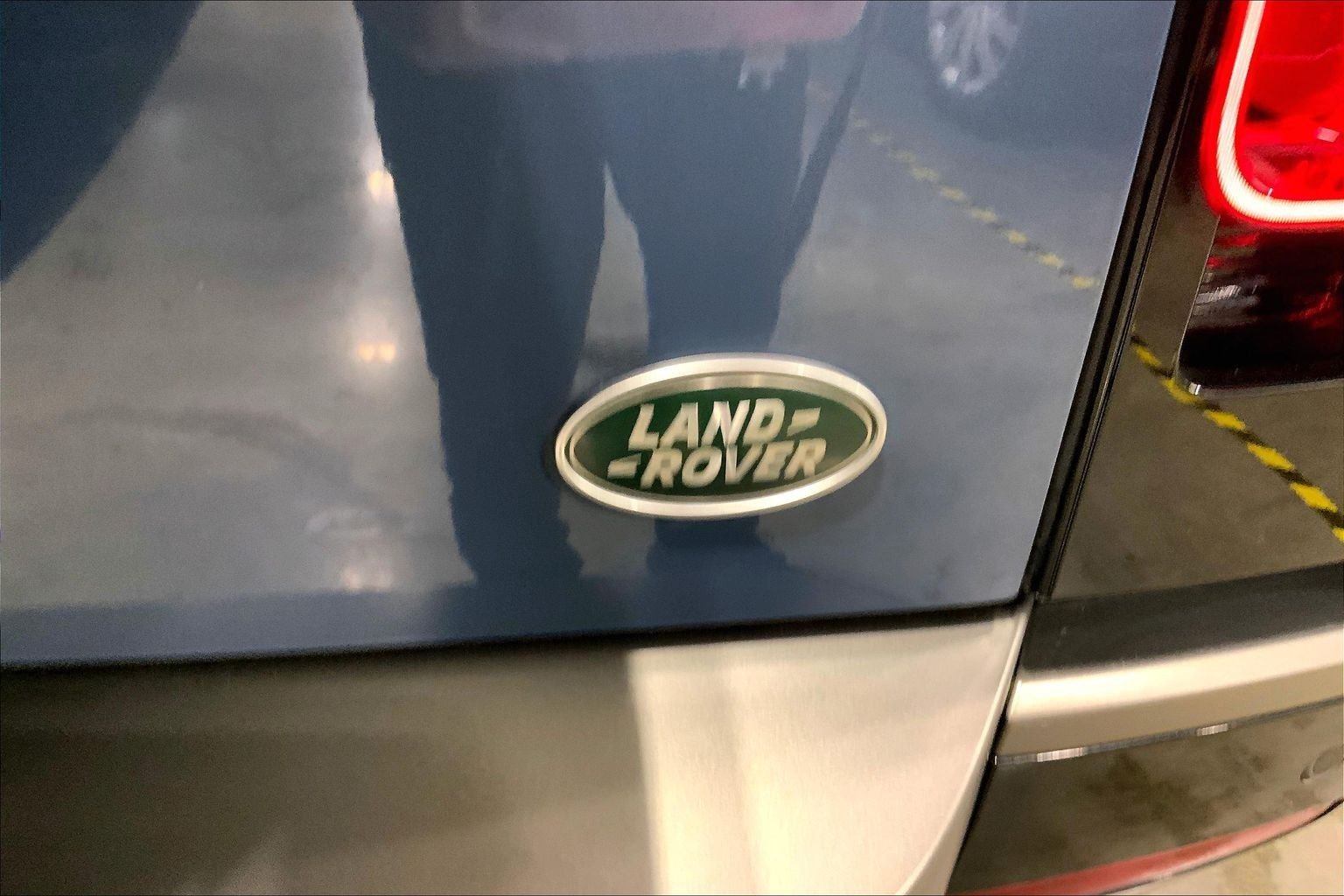 Used 2023 Tasman Blue Metallic Land Rover X-Dynamic SE image 31