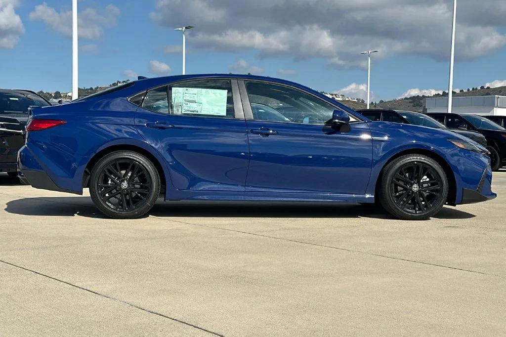 New 2026 Reservoir Blue Toyota  SE image 3