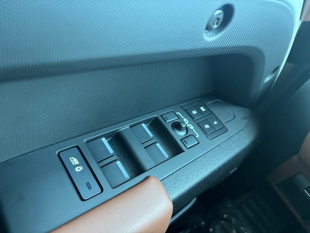 New 2026 Fuji White Land Rover OCTA image 15