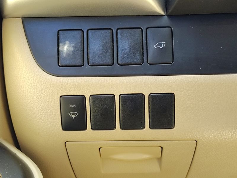 Used 2015 Red Toyota XLE V6 image 13