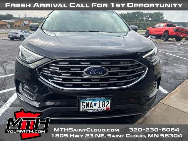 Certified Used 2022 Black Ford SEL image 2