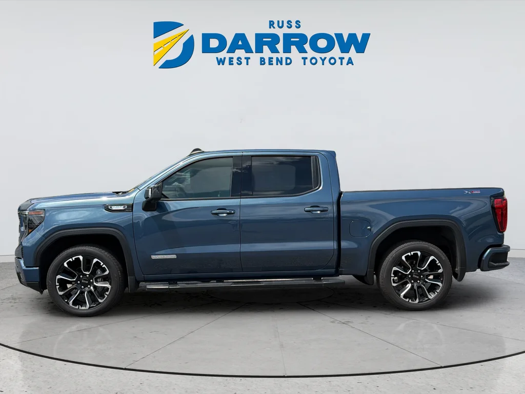 Used 2024 Blue GMC Elevation image 2