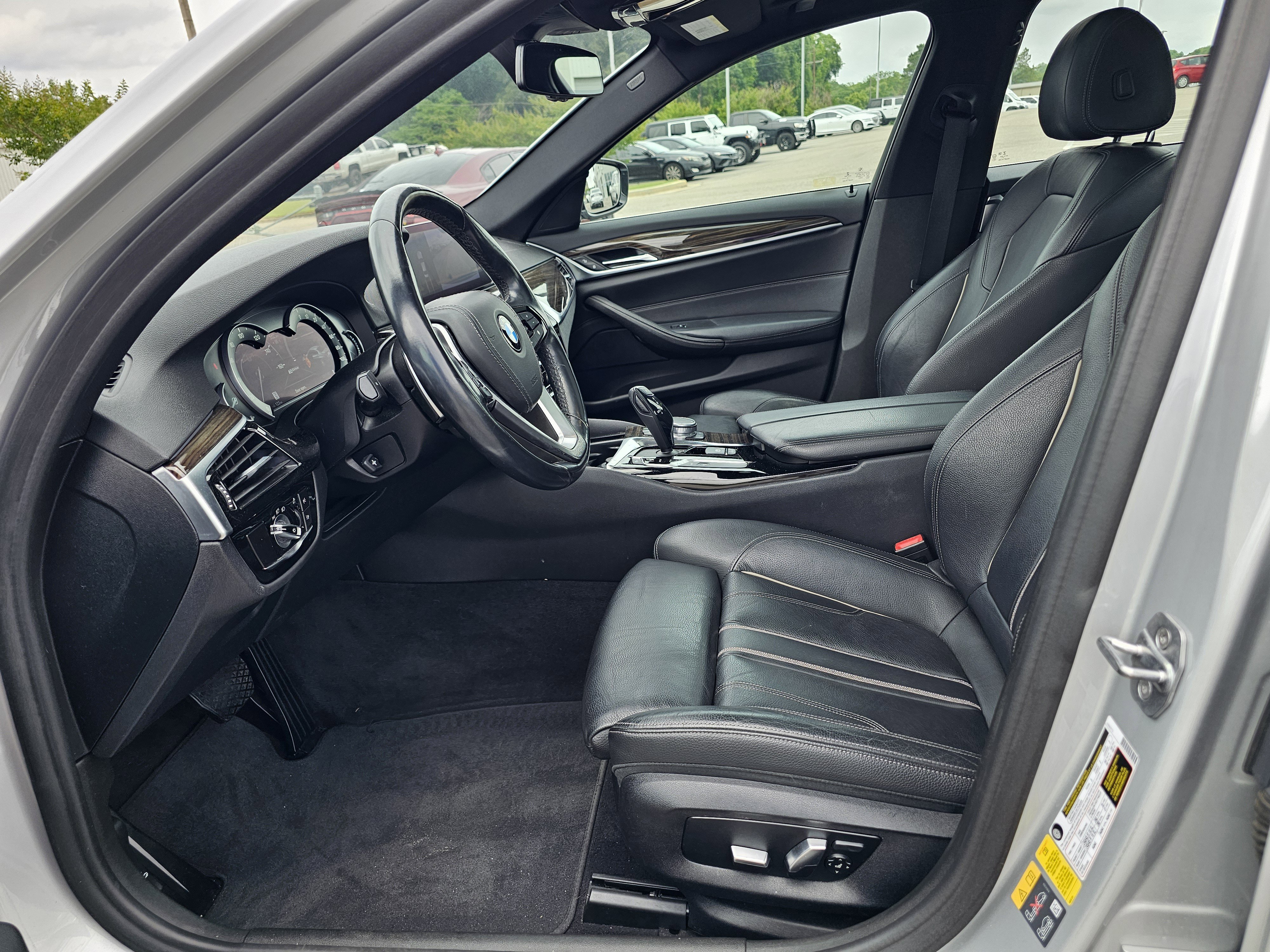 2019 BMW 5 Series 530e - Photo 16