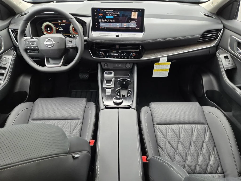 New 2026 Boulder Gray Pearl / Super Black Two-tone Nissan Platinum image 16