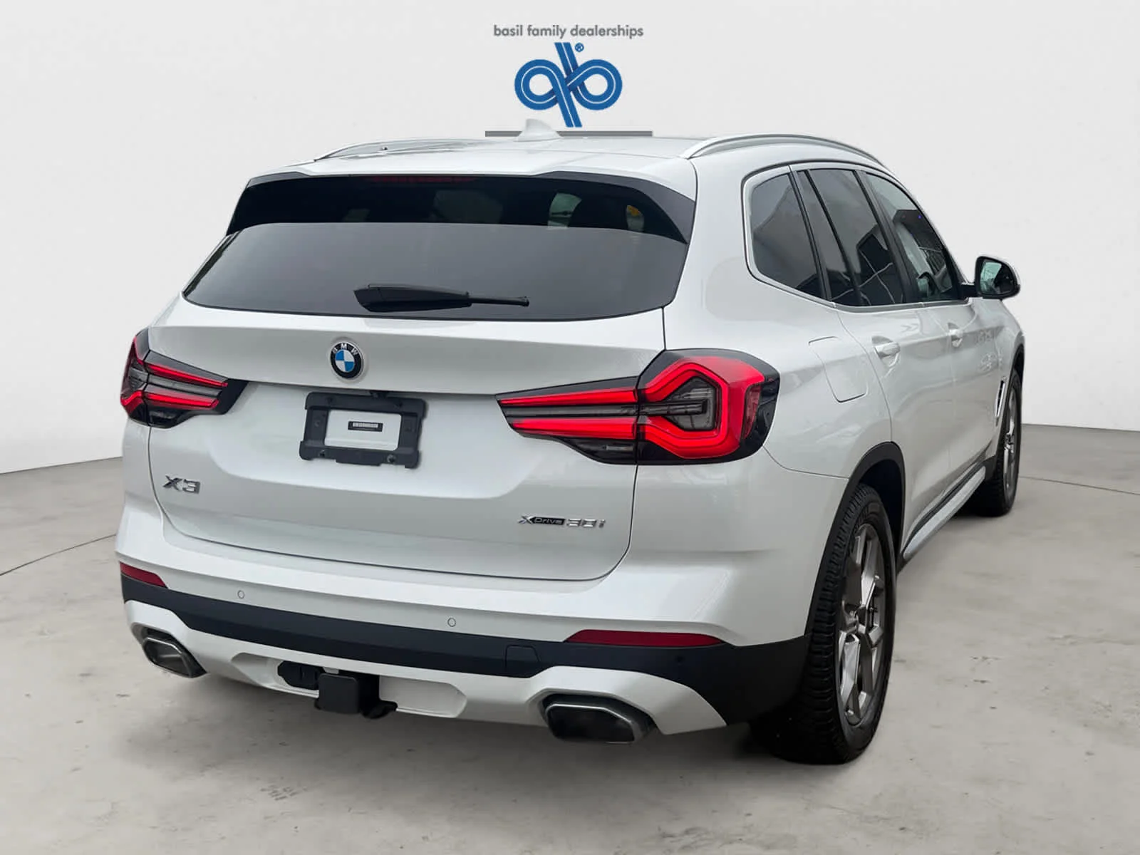 Used 2022 Mineral White Metallic BMW xDrive30i image 7