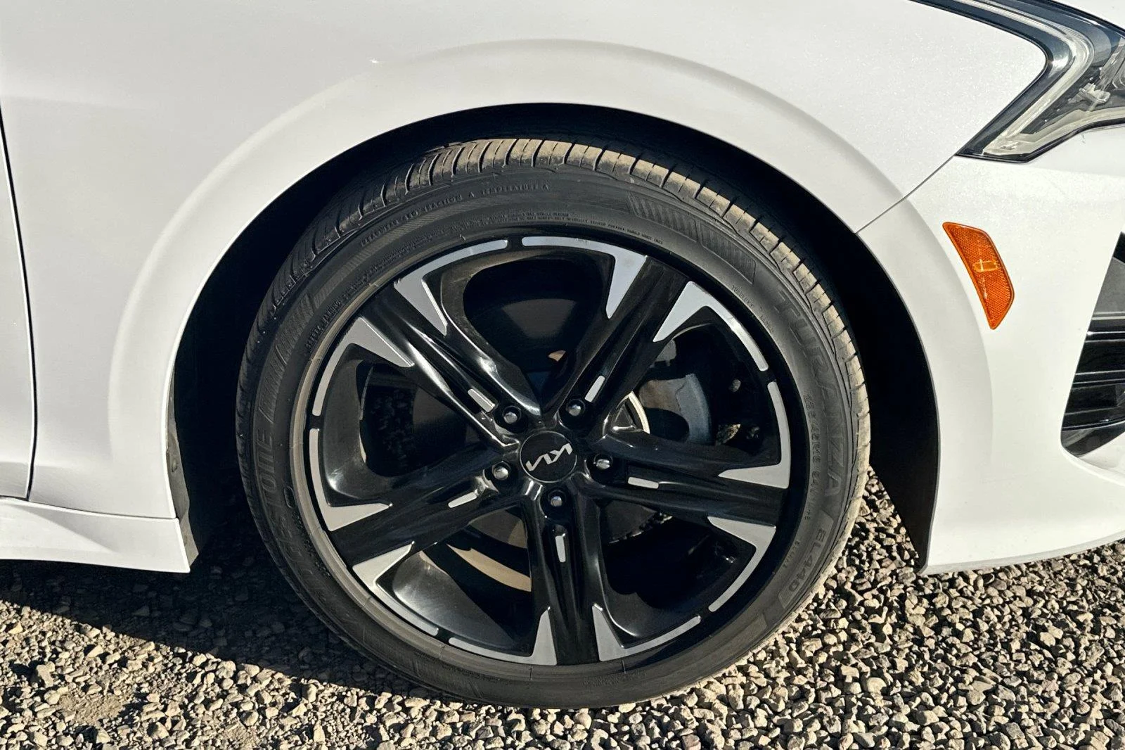 Used 2022 Glacial White Pearl Kia GT-Line image 4