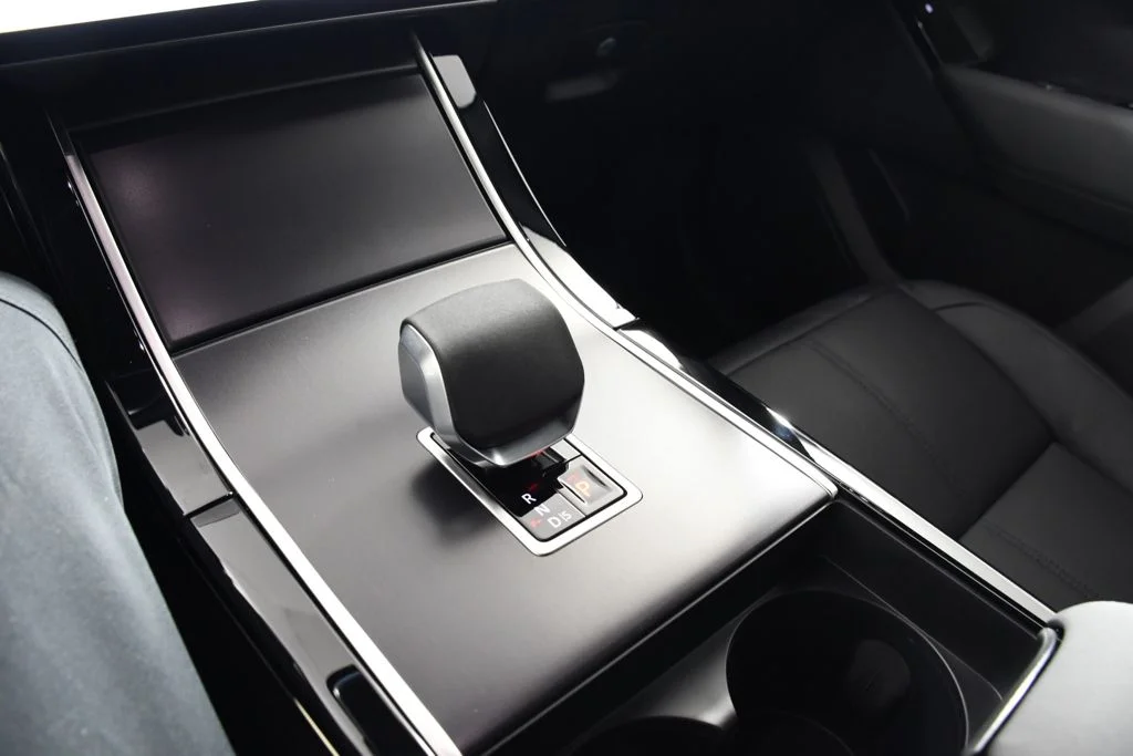 New 2026 Fuji White Land Rover Dynamic SE image 32